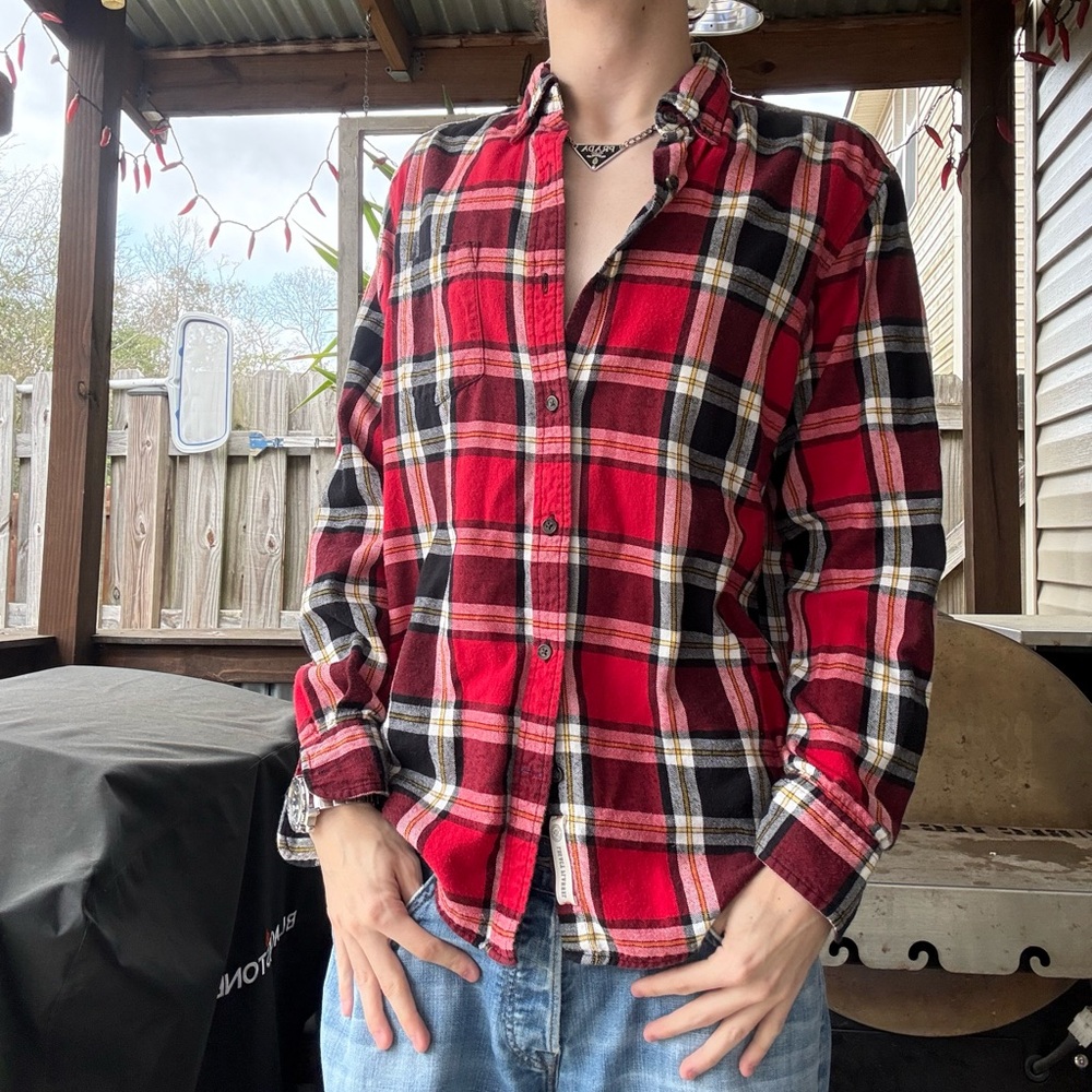 Super cool vintage y2k indie 2000s red plaid men’s long sleeve flannel!